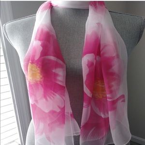 Women’s scarf